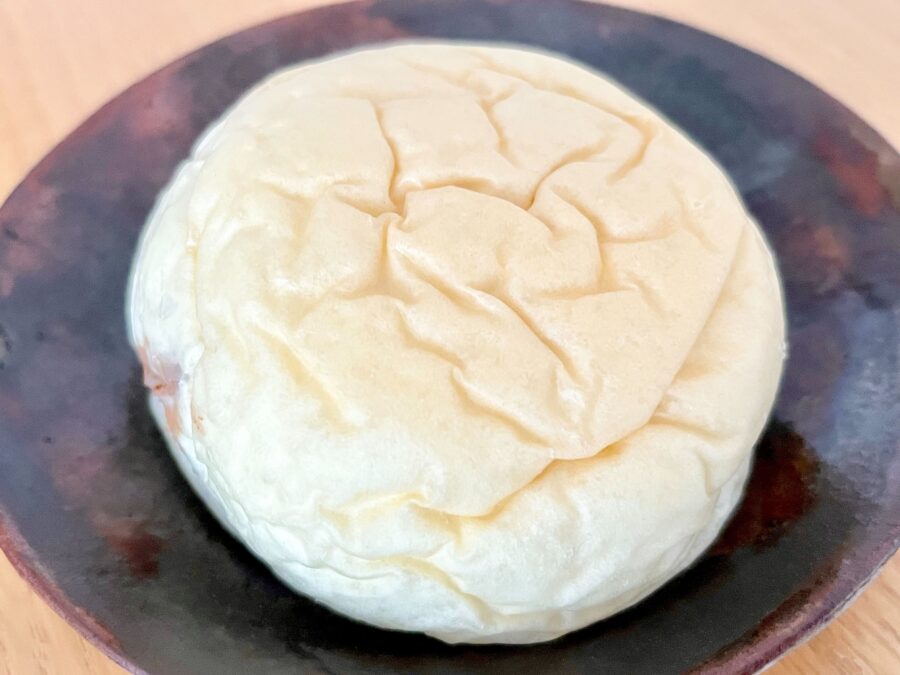 清川屋のチョコ生クリームパン