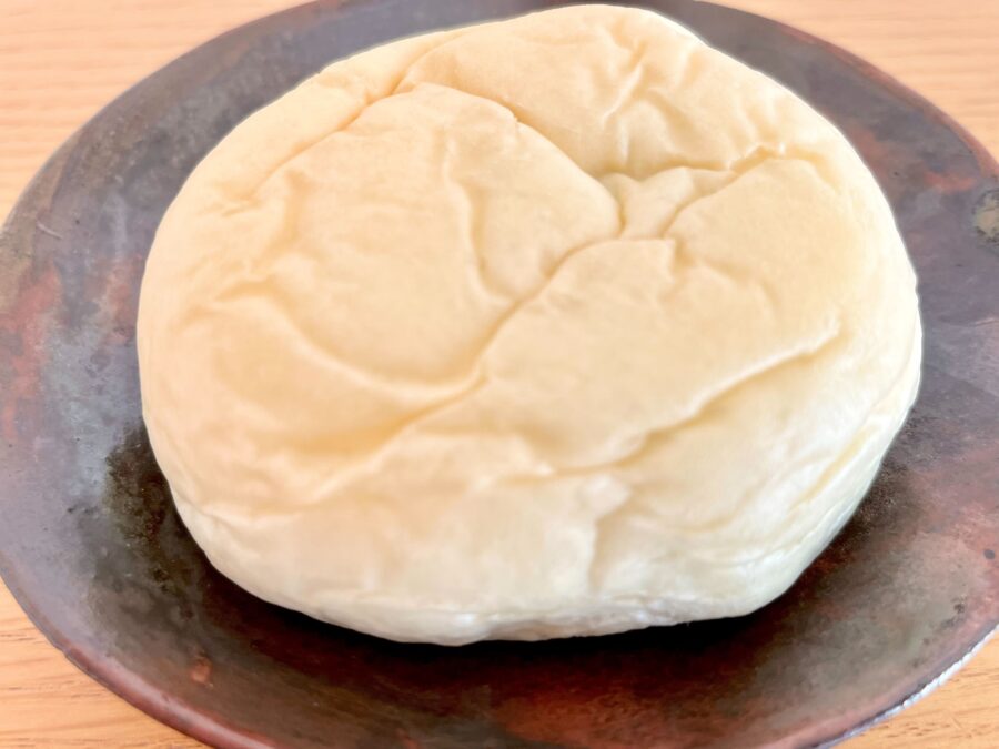 清川屋の抹茶生クリームパン