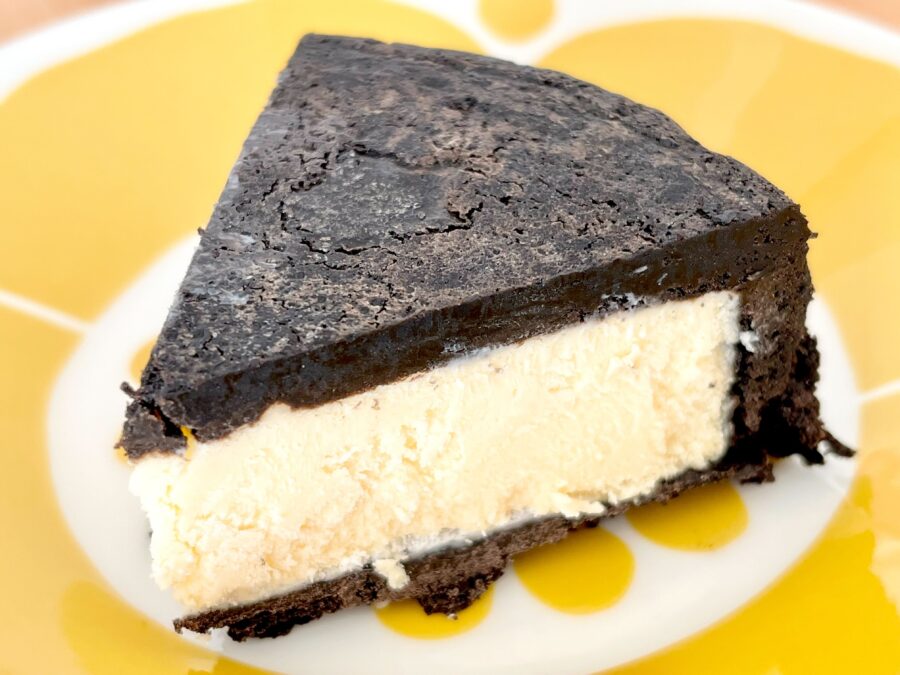 ラ・ファミーユのまっ黒チーズケーキ