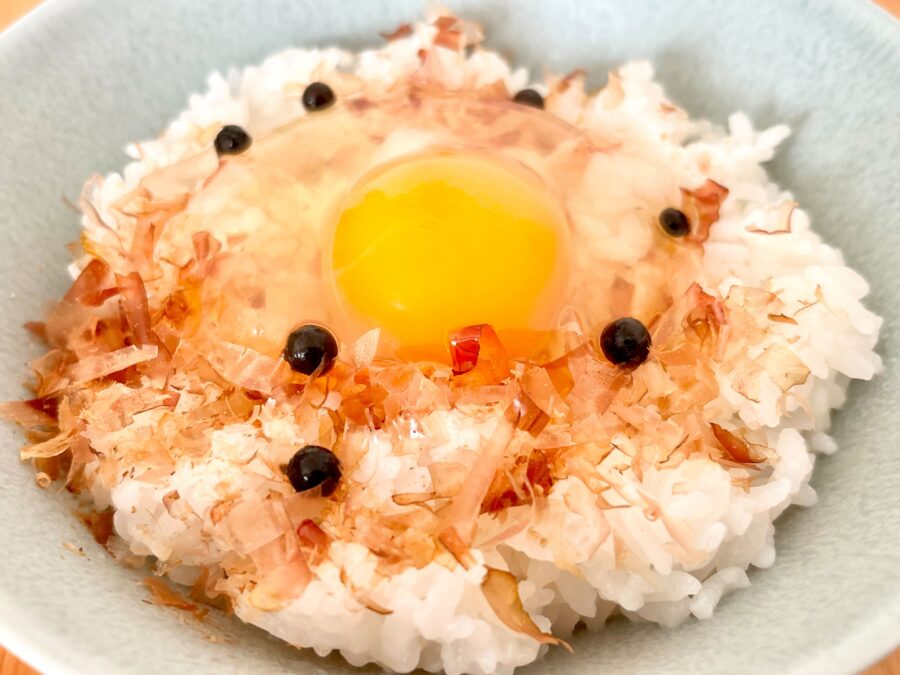 green horizonの生胡椒の塩漬けの卵かけご飯