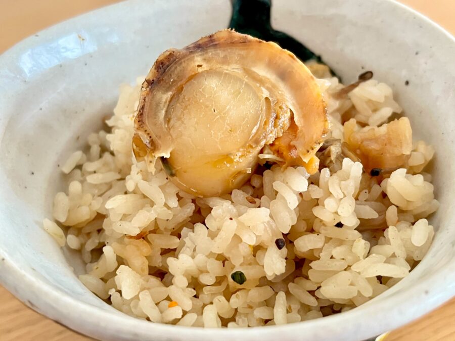 だしの山廣の至極の黄金だし玉<GYOKU>を使った、ホタテの混ぜご飯
